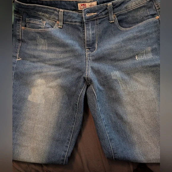 l.e.i Distressed Bootcut Jeans - Picture 6 of 12